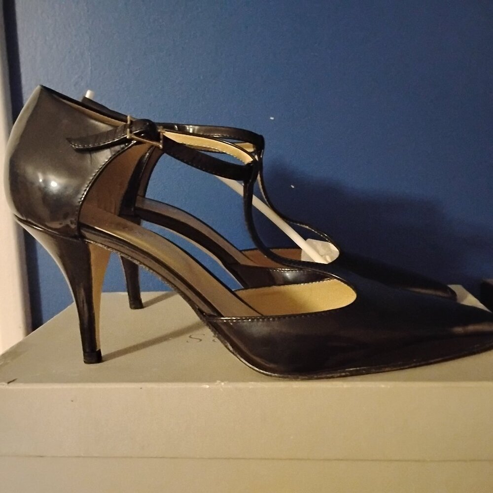 Black patent T strap pumps sz 11  EUR42